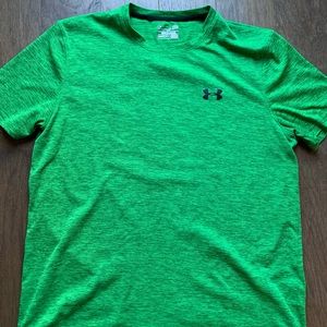 Men’s green under armour heat gear short sleeve shirt
